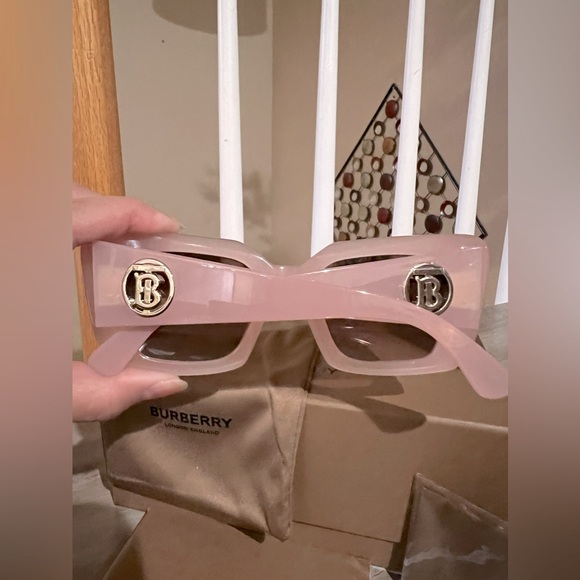 NIB Burberry Sunglasses for Women - Picture 5 of 10
